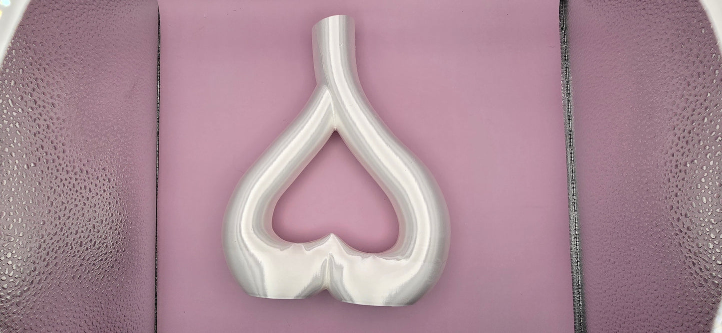 Heart Shaped Vase for Flowers - Elegant Floral Design, Ideal for Home Decor, Versatile Use, Natural Material