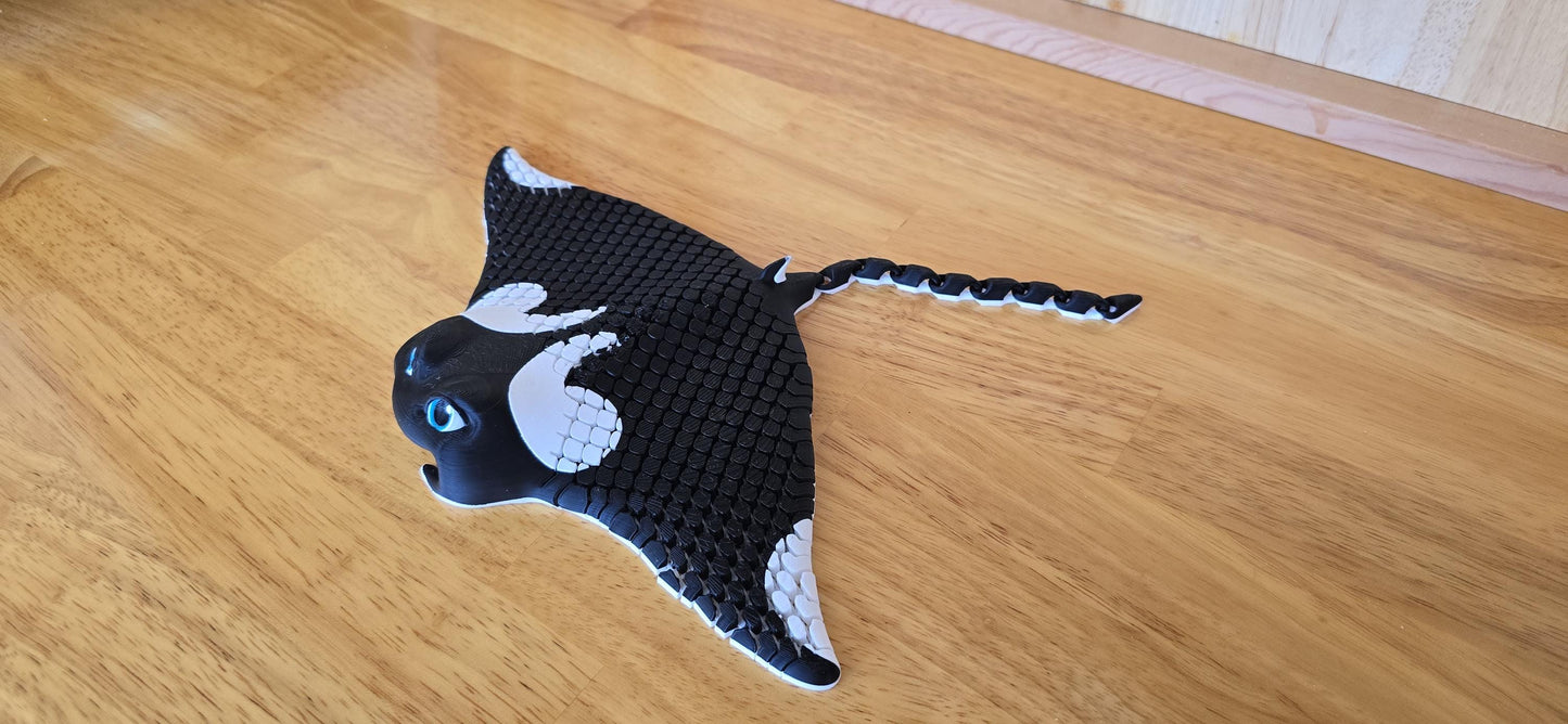 Eco-Friendly 3D Printed Manta Ray Toy – Articulated Ocean Animal Fidget Toy for Kids & Marine Life Lovers